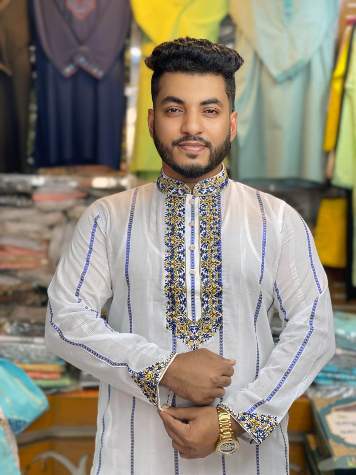 সাদা কালার পাঞ্জাবী। কোডঃ ১১১ সাদা কালার পাঞ্জাবী। কোডঃ ১১১